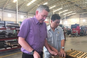 A foreign worker at Ben Thanh Rubber Company (Photo: SGGP)