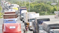 Cat Lai seaport in danger of cargo congestion ahead of Tet Holiday