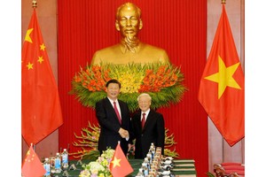 Party General Secretary and President Nguyen Phu Trong (right) and his Chinese counterpart Xi Jinping (Photo: VGP)