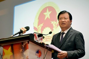 Deputy Prime Minister Trinh Dinh Dung addresses the Vietnam-US business forum in Hanoi on May 10 (Photo: VNA)