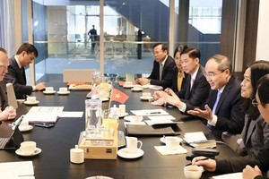 HCMC Party Secretary Nguyen Thien Nhan talks to Mr. Roald Lapperre, Dutch Deputy Minister of Infrastructure and Water Management (Photo: SGGP)