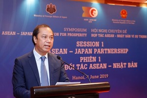 Vietnamese Deputy Foreign Minister Nguyen Quoc Dung speaks at the symposium themed “ASEAN-Japan Cooperation for Prosperity” in Hanoi on June 4 (Photo: VNA)