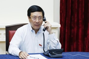Deputy Prime Minister and Foreign Minister Pham Binh Minh holds telephone talks with Singaporean Foreign Minister Vivian Balakrishnan on June 7 (Photo: VNA)