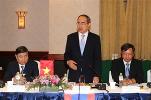 Secretary of the Ho Chi Minh City Party Committee Nguyen Thien Nhan speaks at the talks (Photo: VNA) 