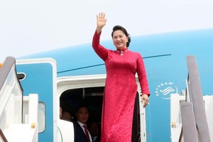 Chairwoman of the National Assembly Nguyen Thi Kim Ngan arrives in Beijing at noon on July 10 (Photo: VNA)