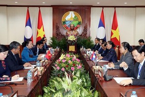 At the talks between Chairwoman of Vietnam’s National Assembly Nguyen Thi Kim Ngan and her Lao counterpart Pany Yathotou (Photo: VNA)