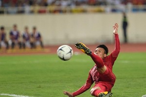 Midfielder Nguyen Quang Hai opened the score for Vietnam 