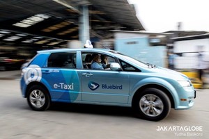 The Blue Bird Group, Indonesia's largest taxi operator, adds two new electric vehicle models to its fleet in the greater Jakarta area. (Photo: JakartaGlobe)