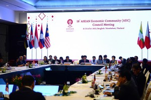 The 18th ASEAN Economic Community (AEC) Council Meeting takes place in the Thai province of Nonthaburi on October 31 (Photo: VNA)