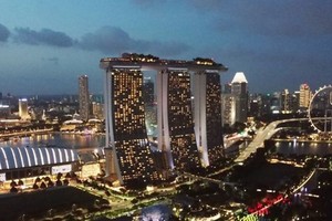 A new survey has ranked Singapore the most liveable city for expatriates due to its excellent infrastructure and amenities, low crime rate and a large expat community, which provides access to a social network. (Photo: straitstimes.com)