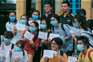 Vietnamese citizens after a quarantine period (Photo: VNA)