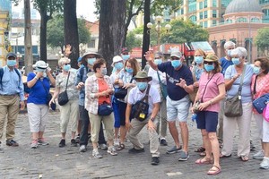 Foreign visitors to HCMC (Photo: SGGP)