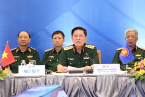 Vietnamese Minister of National Defence Gen. Ngo Xuan Lich (second, right) speaks at the ASEAN Defence Senior Officials’ Meeting Plus (ADSOM+) on July 7 (Photo: VNA)