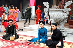 Ca tru (musical story telling) at a village