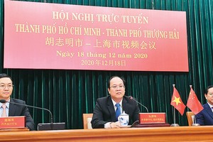  Leaders of Ho Chi Minh City and China’s Shanghai City hold a virtual meeting on December 18 to discuss ways to further promote bilateral cooperation. (Photo: SGGP)