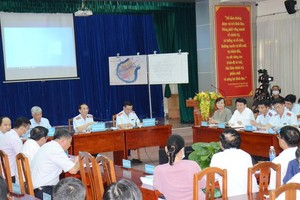 The Government Inspectorate and HCMC People’s Committee speaking with people from the Thu Thiem new urban area (Photo: SGGP)