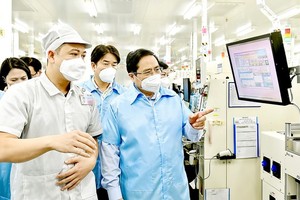 PM visits Samsung Electronics Vietnam Thai Nguyen