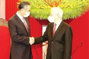 Party chief hosts reception for Chinese Foreign Minister