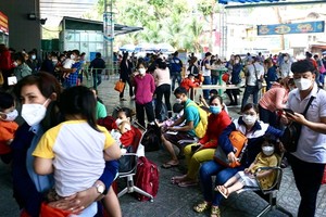 Covid-infected children crowd HCMC hospitals
