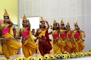 Long An, Tay Ninh leaders visit Cambodian province for Chol Chnam Thmay festival