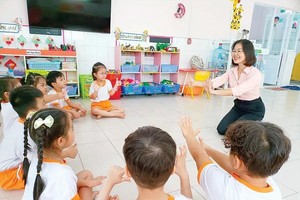 Kindergarten teachers proposed to retire at 55