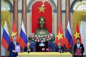 Vietnam, Russia further cooperate in education, nuclear, oil and gas