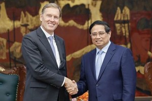 PM suggests Airbus help Vietnam in developing aviation ecosystem