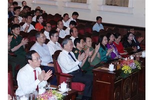 Party leader attends special concert celebrating reunification anniversary