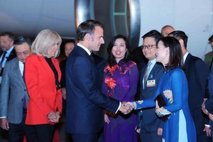 French President begins state visit to Vietnam