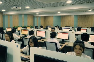 Delegates attend the seminar. (Photo: SGGP)