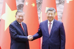 General Secretary and President of Vietnam holds talks with Chinese counterpart