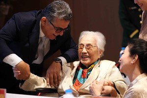 Palestine awards Star of Merit Order to former Vice President Nguyen Thi Binh