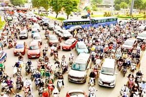 Lieutenant Colonel Hoang Ba Tuan, Deputy Head of the Traffic Police Division of the Ho Chi Minh City Department of Public Security, speaks at the event. (Photo: SGGP)