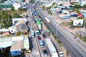 Highway 51: One road, two sets of lane rules