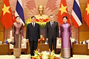 General Secretary of the Communist Party of Vietnam Central Committee and President To Lam (second from right) and his spouse, Ngo Phuong Ly, welcome King of Thailand Maha Vajiralongkorn Phra Vajiraklaochaoyuhua and Queen Suthida Bajrasudhabimalalakshana in Hanoi on the morning of September 15. (Photo: SGGP)