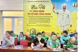Delegates alongside drivers are attending the seminar (Photo: SGGP/Quoc Hung)