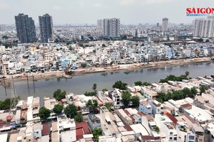 Two banks of Doi Canal, one shared hope