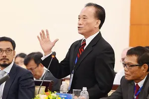 Các đại biểu phát biểu ý kiến trong buổi Thủ tướng Nguyễn Xuân Phúc  gặp gỡ chuyên gia, trí thức và doanh nhân Việt Nam ở nước ngoài tiêu biểu 				                                            Ảnh: VIỆT DŨNG