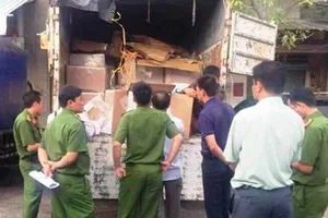 Lô hàng trên chiếc xe tải bị lực lượng chức năng phát hiện.