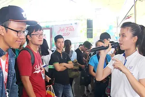 Các bạn sinh viên tham gia Ngày hội việc làm - Job Fair 2017