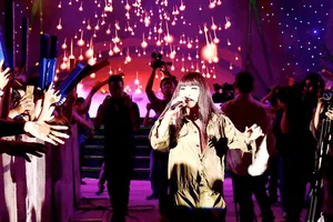 Ca sĩ Phương Thanh đã có cách xử trí thông minh khi từng bị khán giả  ném đồ khi đang biểu diễn 