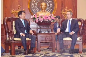 Bí thư Thành ủy TPHCM Nguyễn Thiện Nhân tiếp ông Jegal Won Yong.
