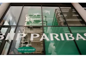 Pháp: Một ngân hàng bị phạt hơn 200 triệu USD