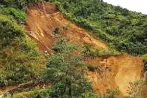 Lai Châu: Sạt lớn trên quốc lộ 4H  