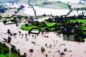 Xây cao tốc để chắn lũ