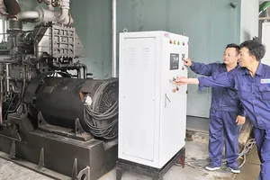 Vận hành máy phát dòng điện xanh từ khí chất thải công nghiệp xây dựng TPHCM xanh,  thích ứng biến đổi khí hậu      Ảnh: CAO THĂNG