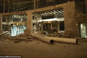 Hai trận động đất liên tiếp ở Trung Quốc, hàng trăm người thương vong