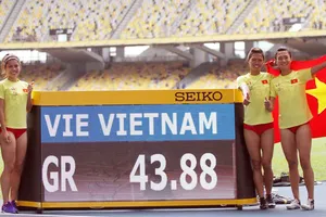 Tú Chinh, Mộng Tuyền, Yến Hoa, Đỗ Thị Quyên đoạt HCV. Ảnh: Dũng Phương