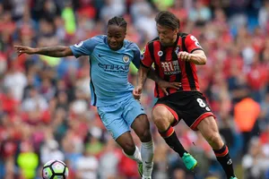 Man.City (trái) sẽ gieo thêm ác mộng cho Bournemouth.