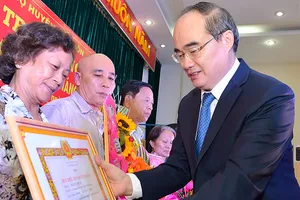 Còn thờ ơ, suy thoái sẽ còn làm mất niềm tin của nhân dân  